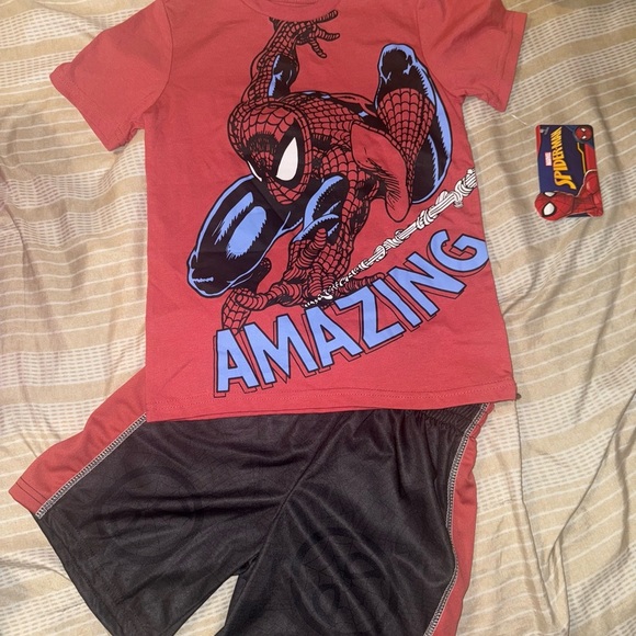 Spider Man 2 piece set NWT - Picture 2 of 3